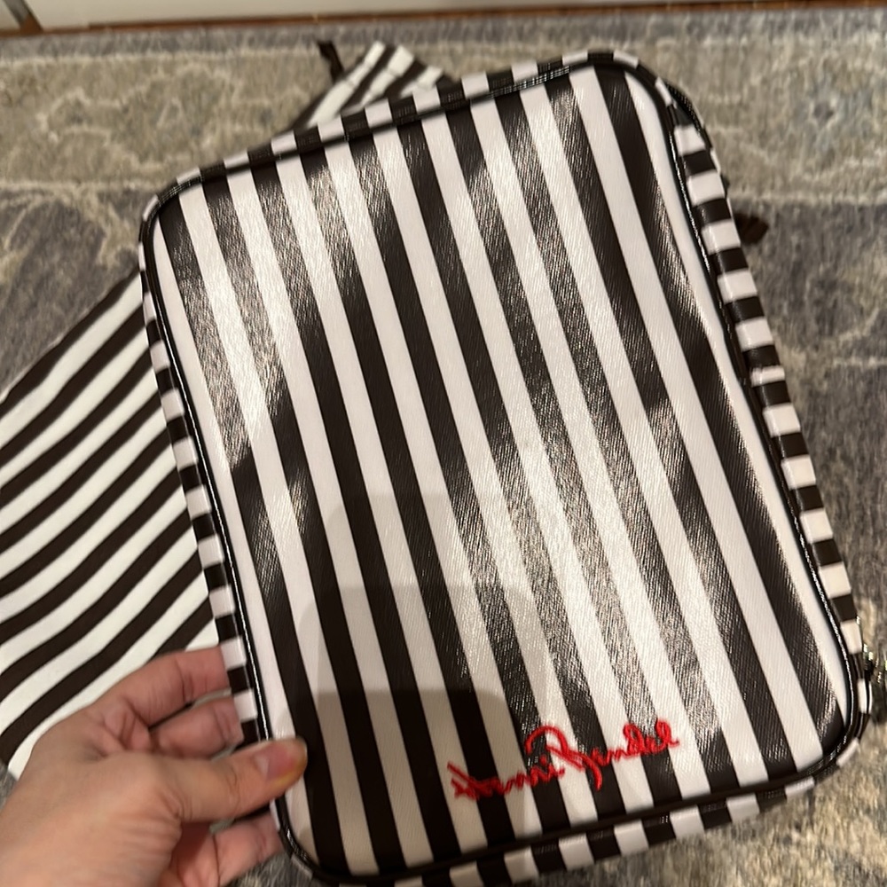 🎀🆕 New Henri Bendel Makeup Case and Brush Holder Bag - Picture 7 of 7